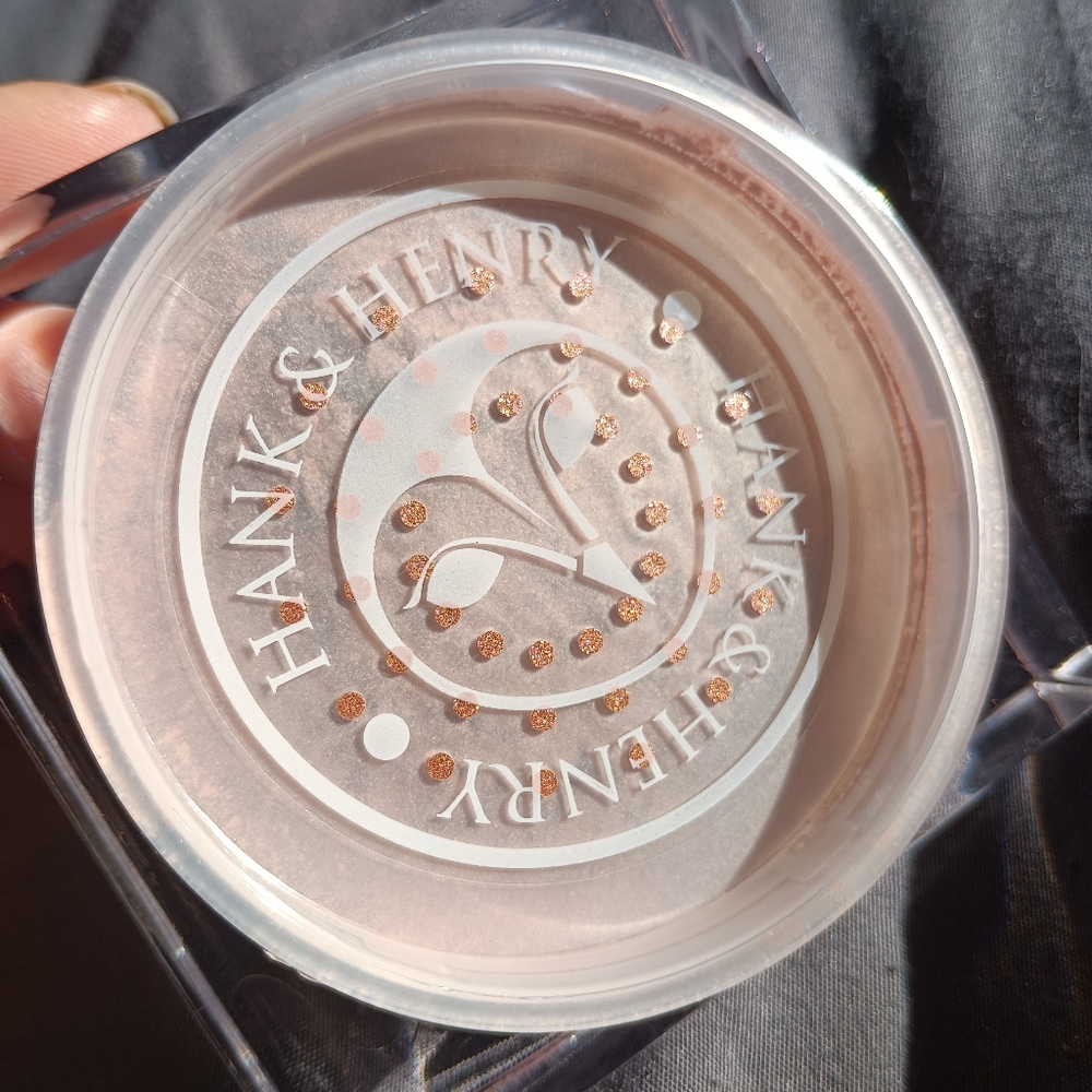 Limited Edition Hank & Henry Good Gurl Pearl All Over Highlight in Shade Mayhem